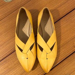 Bueno genuine leather mustard colour flats.